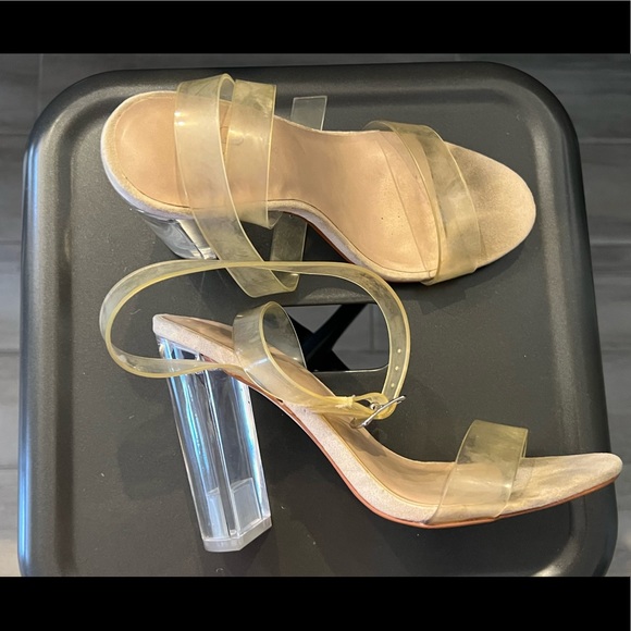 Clear heel. size 6. - Picture 4 of 4